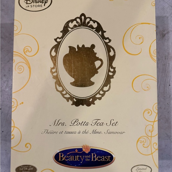 Collectors Authentic Disney Mrs Potts and chip collectors tea set - Picture 3 of 4